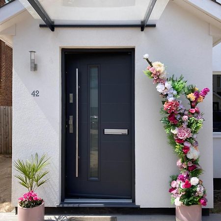 Cosy Modern Family Home Free Parking Garden Лондон Экстерьер фото