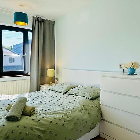 Cosy Modern Family Home Free Parking Garden Лондон Экстерьер фото